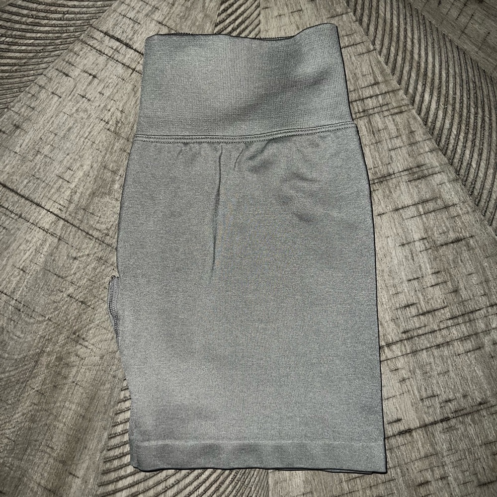 YoungLA Legacy Seamless Short - Picture 2 of 4